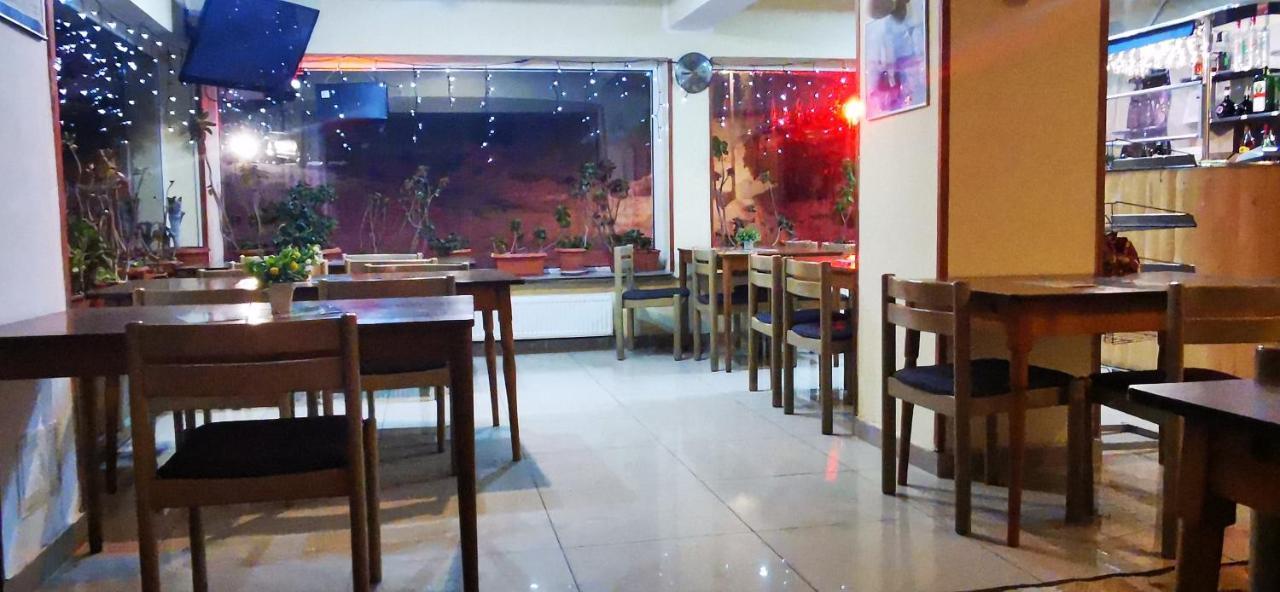 Hotel All Times Timisu de Jos Bagian luar foto